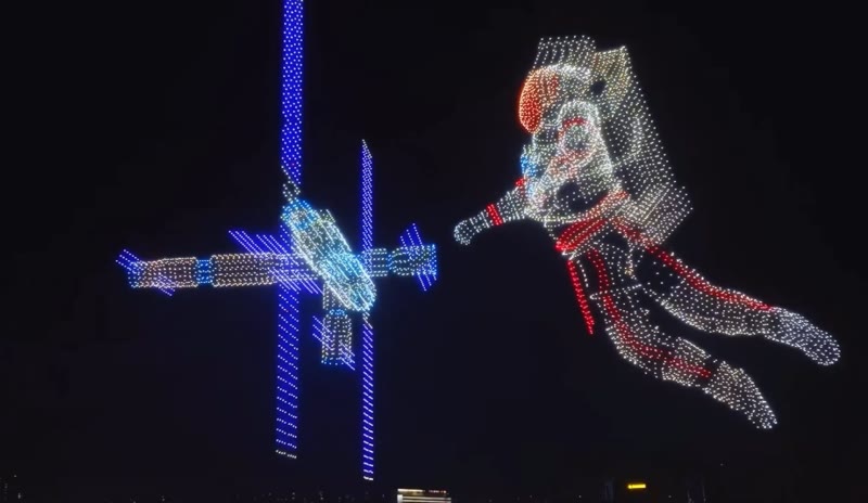 Traditional Theatre Aerial Display 10000 drones — drone light show from the SkyWorx and partners gallery